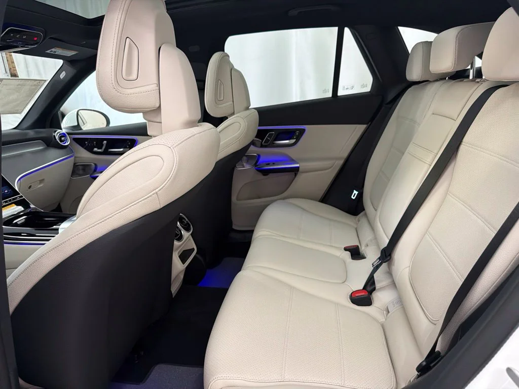 New 2027 White Mercedes-Benz GLC 300 image 20