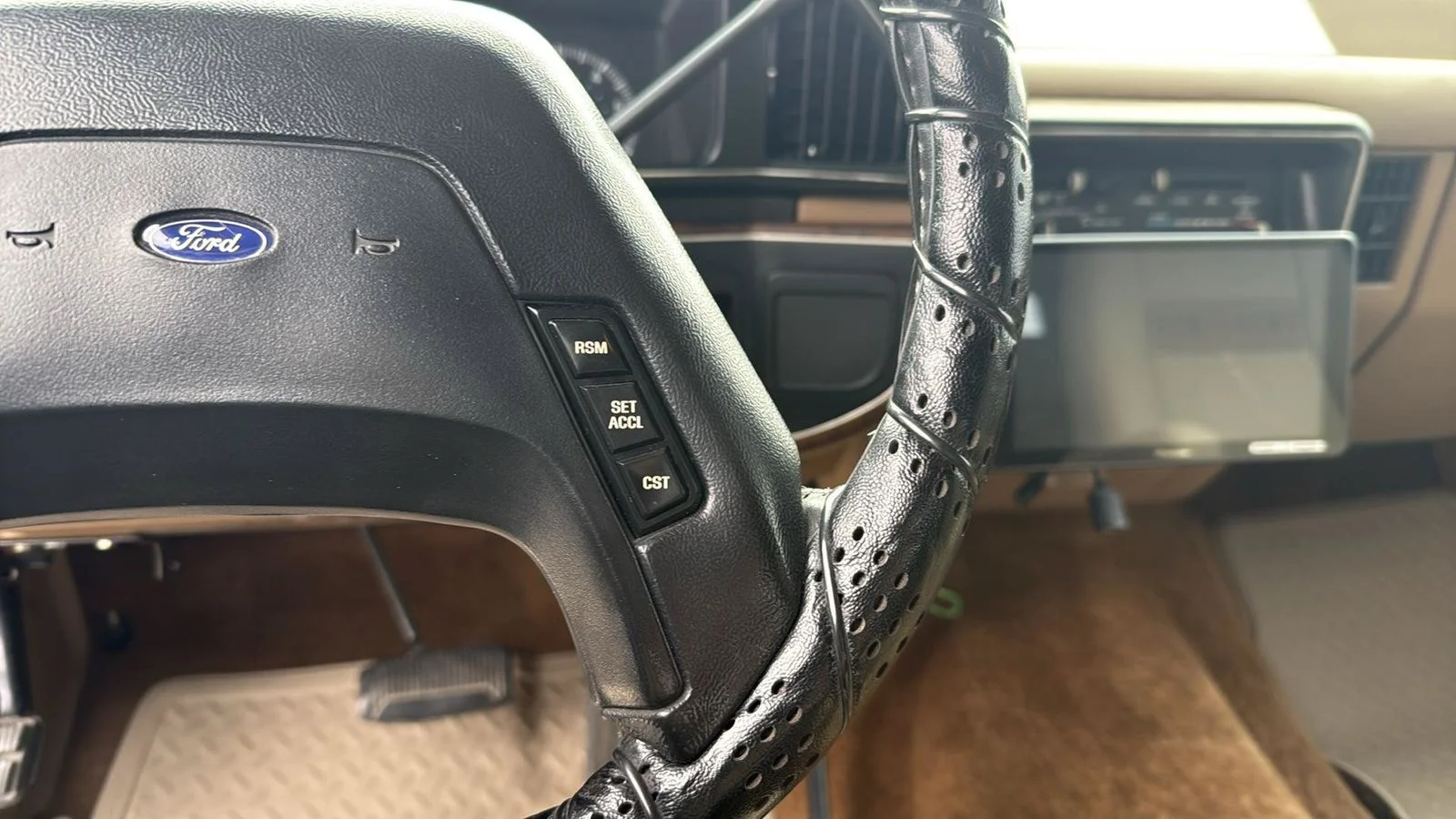 Used 1988  Ford XLT image 55