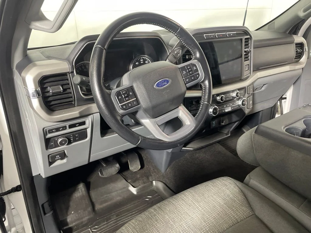 Used 2022 Oxford White Ford XLT image 9