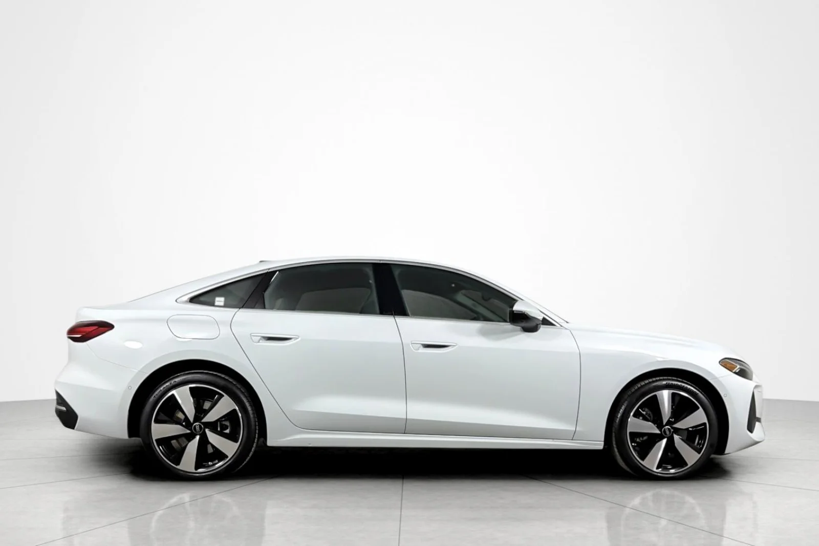 Used 2025 Glacier White Metallic Audi Premium Plus 2.0 TFSI quattro image 6