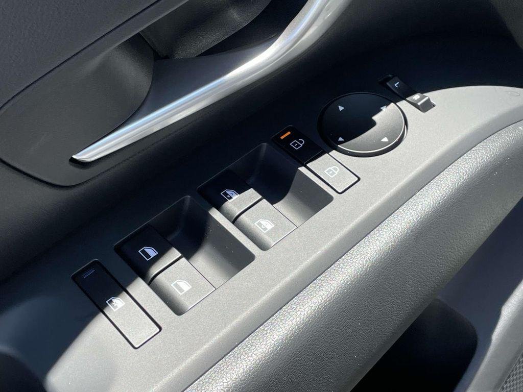 New 2025 White Hyundai SEL AWD image 19
