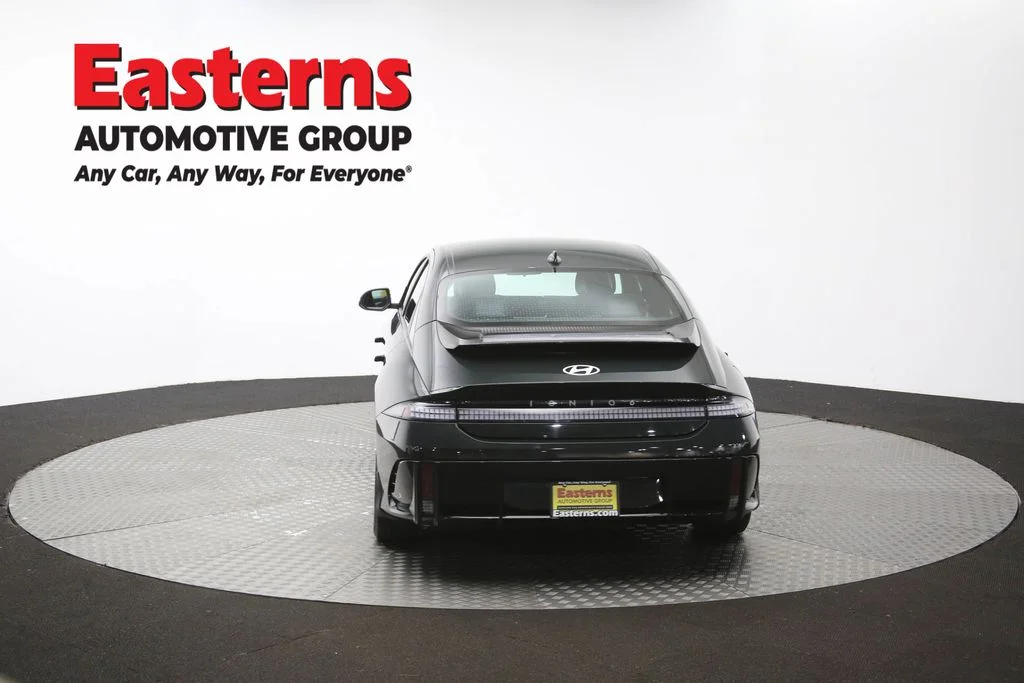 Used 2024 Green Hyundai SE image 37
