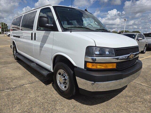 Used 2025 Summit White Chevrolet LT image 7
