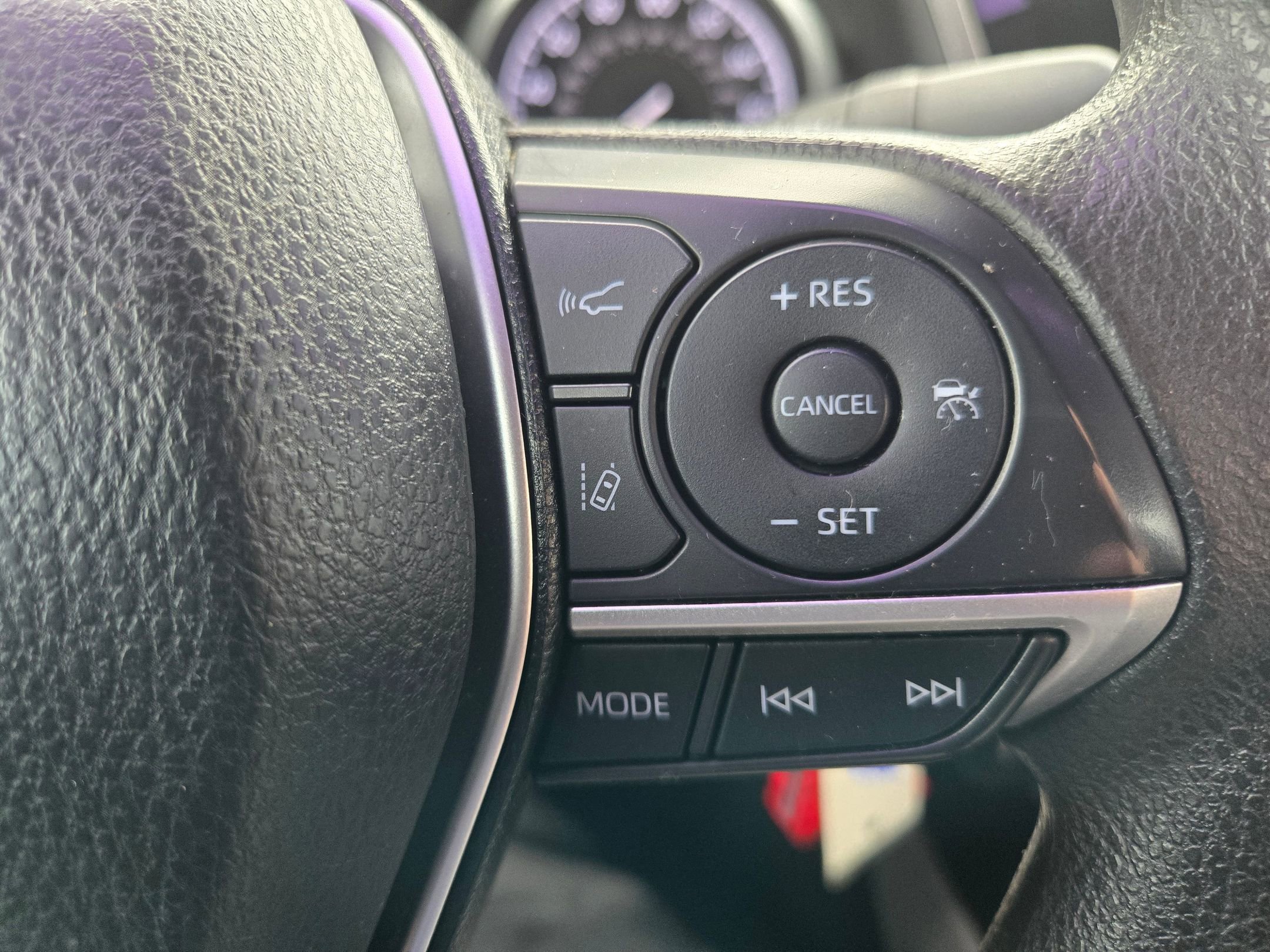 Used 2022 PREDAWN GRAY MI Toyota LE image 28