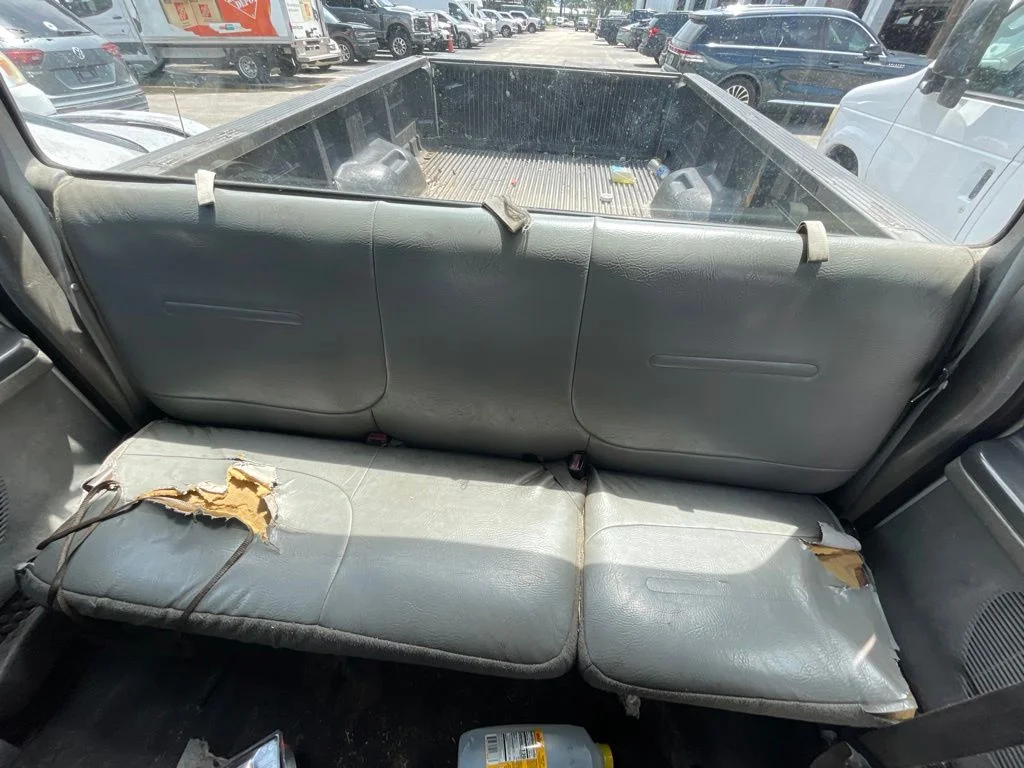 Used 2002 White Ford XL image 9