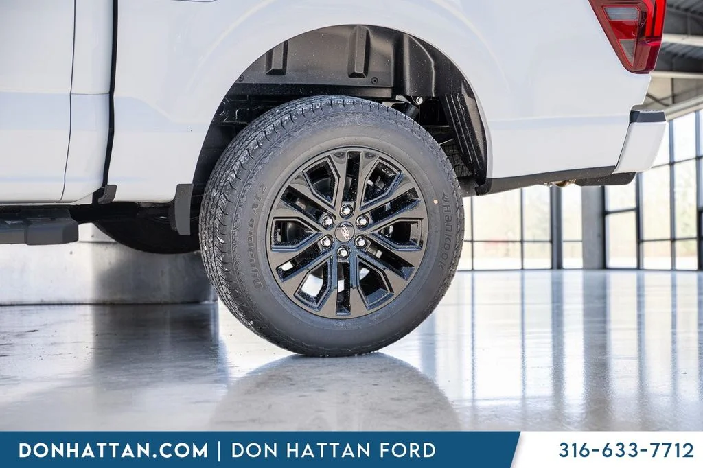 New 2026 Oxford White Ford Lariat® image 34