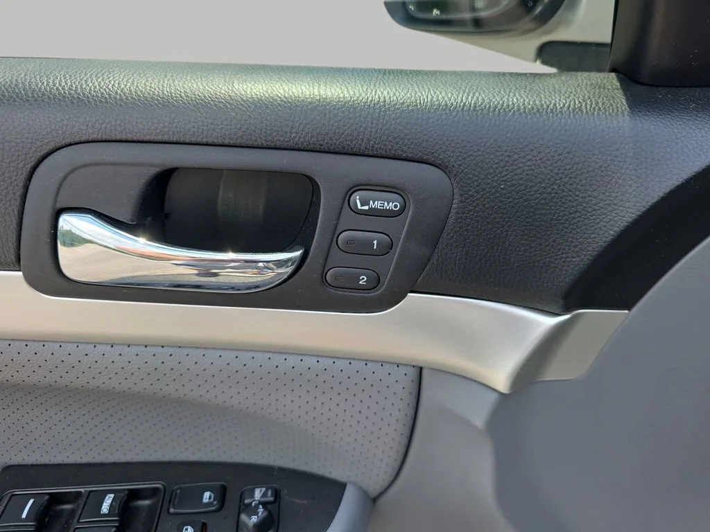 Used 2008 Silver Acura Base image 14