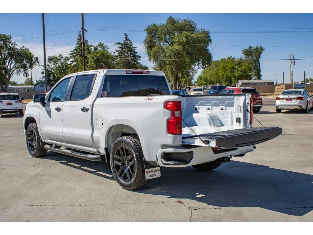 New 2026 Summit White Chevrolet Custom image 9