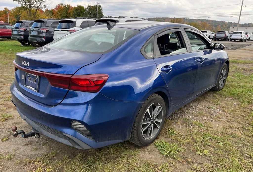 Used 2023 Blue Kia LXS image 4