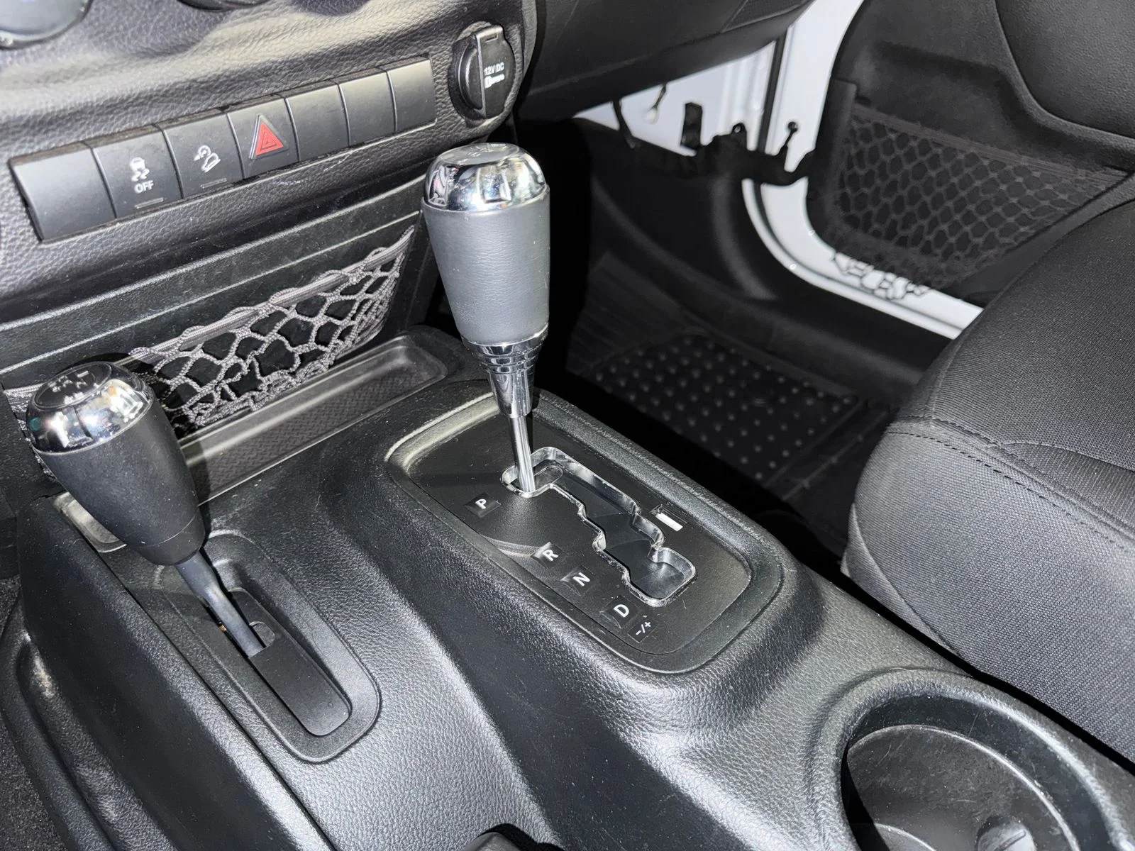 Used 2018 Bright White Clearcoat Jeep Unlimited Sport image 22