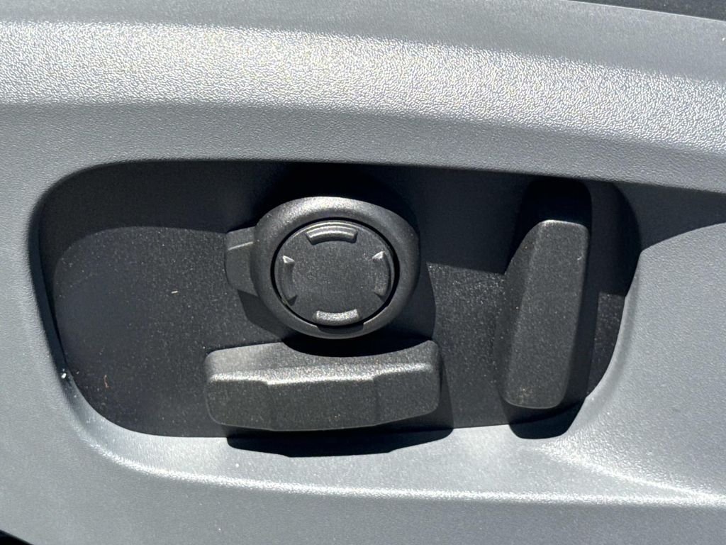 New 2026 Woolstone Green Land Rover X image 22