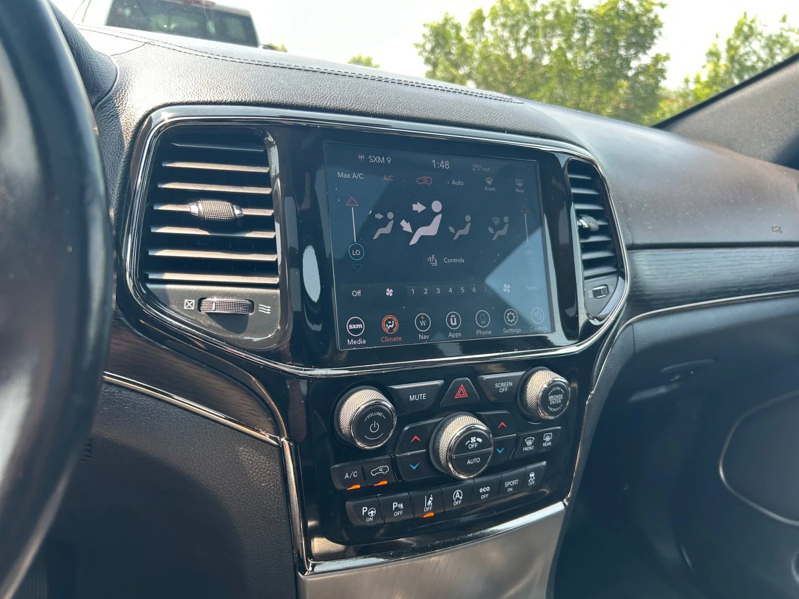 Used 2021 White Jeep OVERLAND HIGH ALTITUDE EDITION image 23