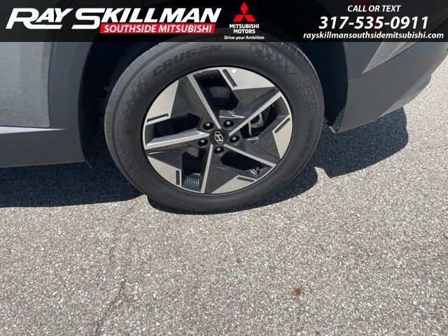 Used 2025 Gray Hyundai SEL image 9