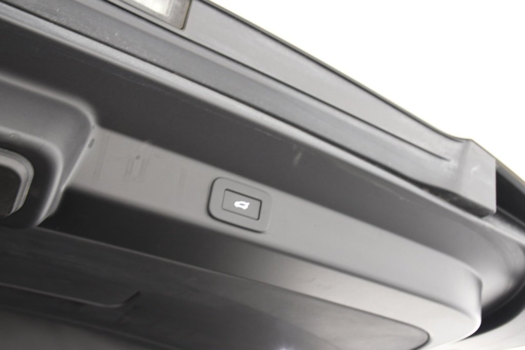 Used 2025 Borasco Grey Metallic Land Rover Autobiography image 24