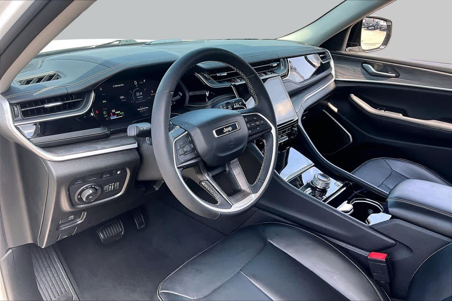 Used 2022 Bright White Clearcoat Jeep  image 18