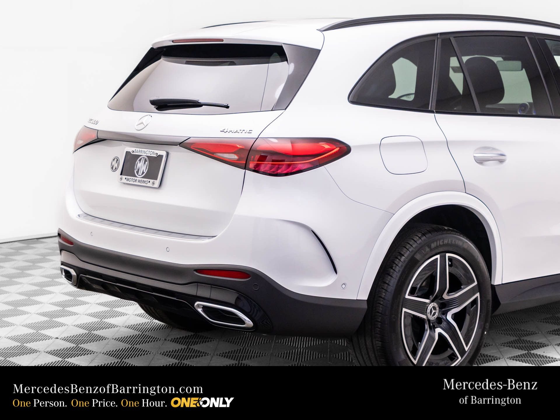 New 2026 MANUFAKTUR Moonlight White Metallic Mercedes-Benz GLC 300 image 40