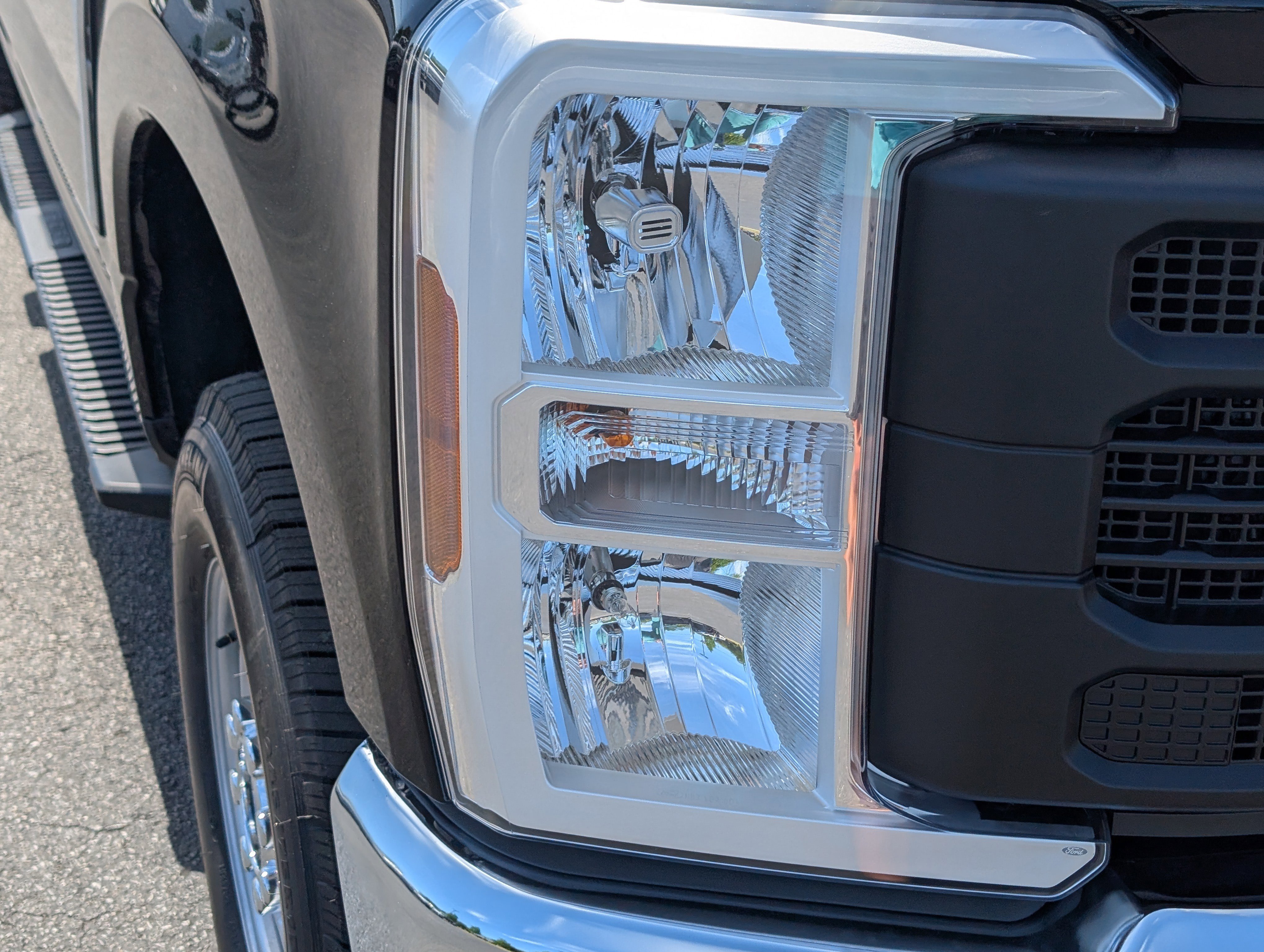 New 2026 Agate Black Metallic FORD F-250® XL image 5