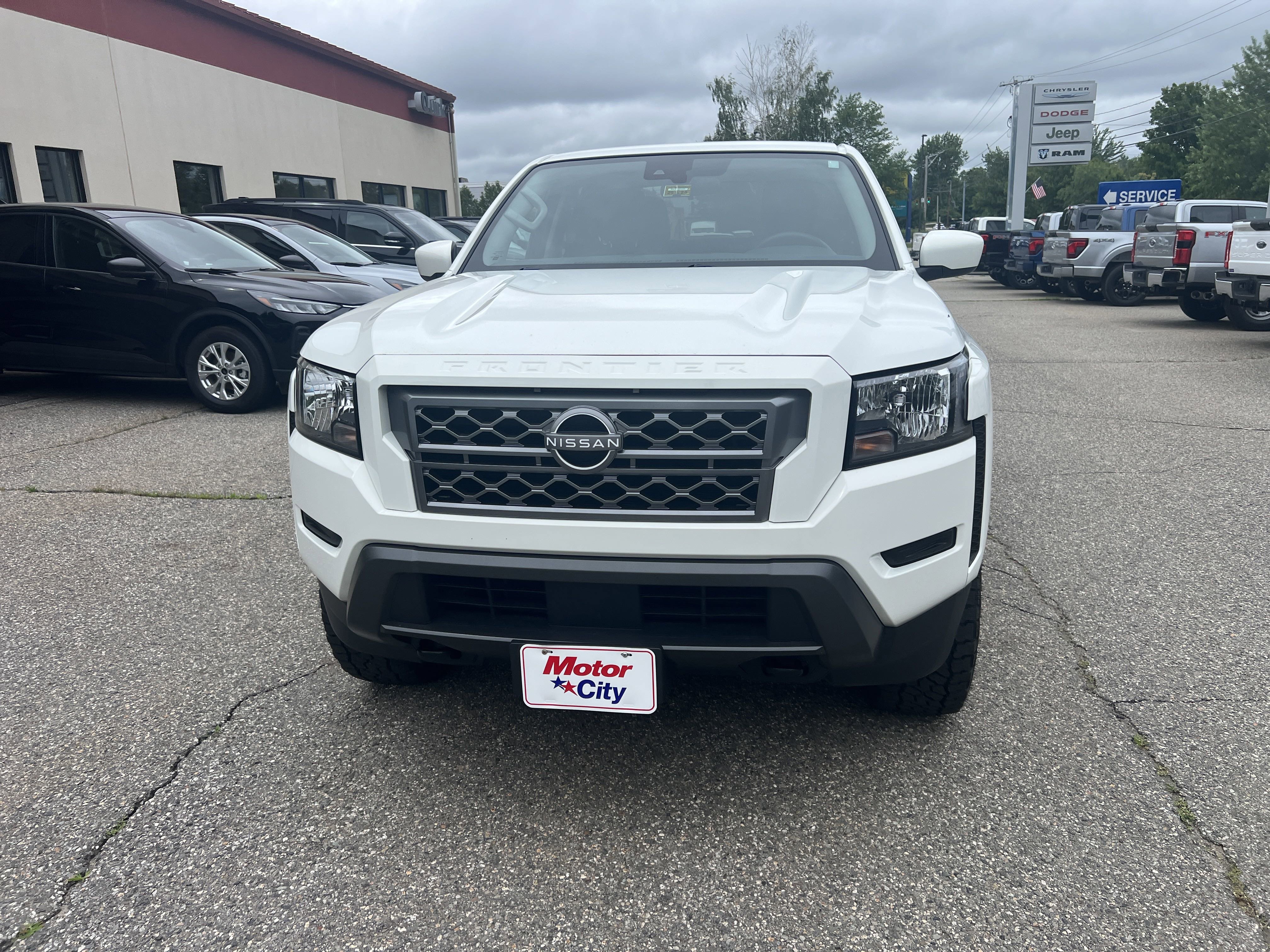 Used 2024 Glacier White Nissan SV image 2
