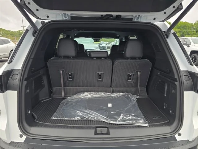2027 Chevrolet Traverse LT - Photo 30