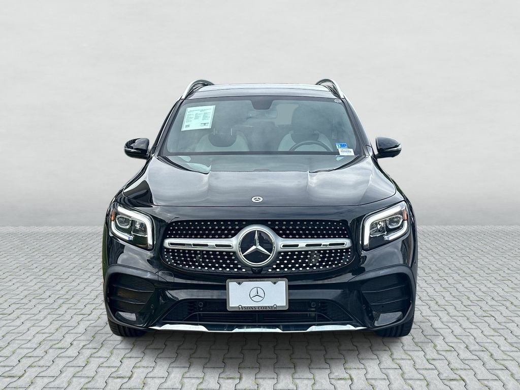 Used 2023  Mercedes-Benz GLB 250 image 2