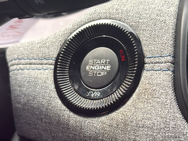 Used 2022 Black Jeep Latitude image 33
