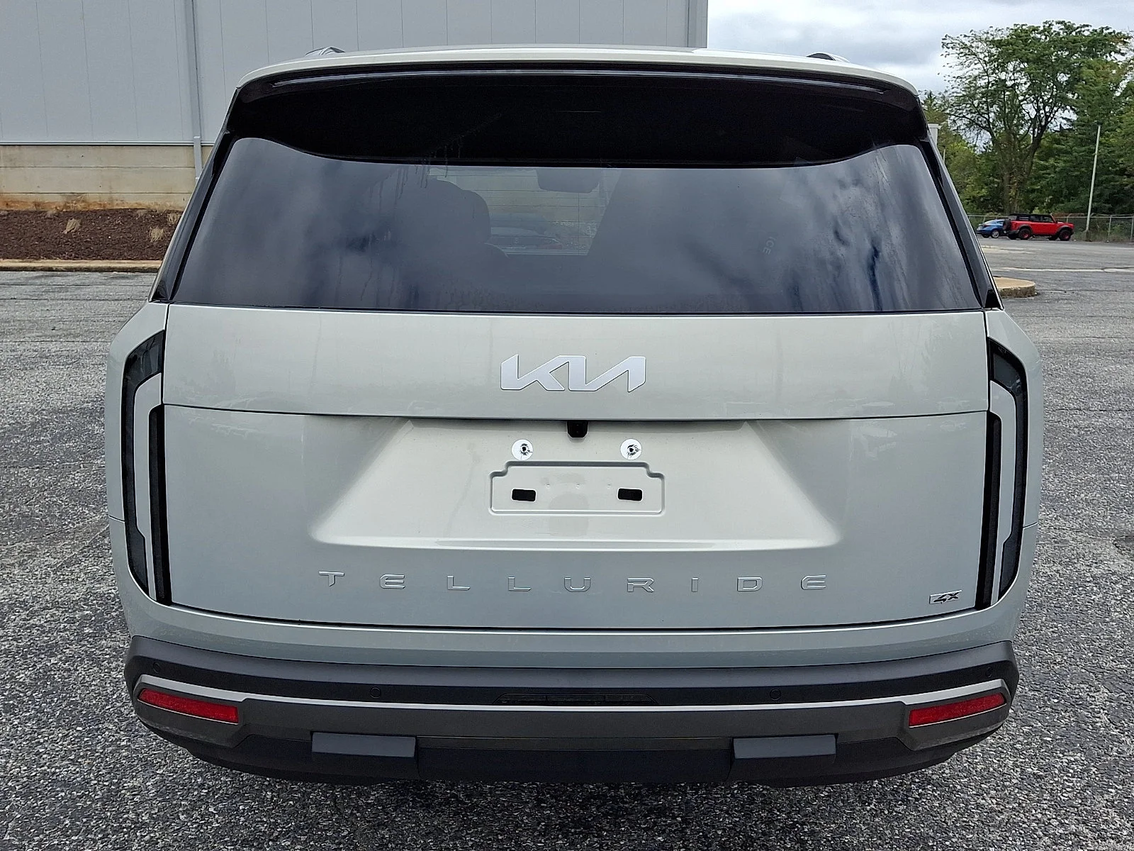 New 2027 Silver Kia S image 6