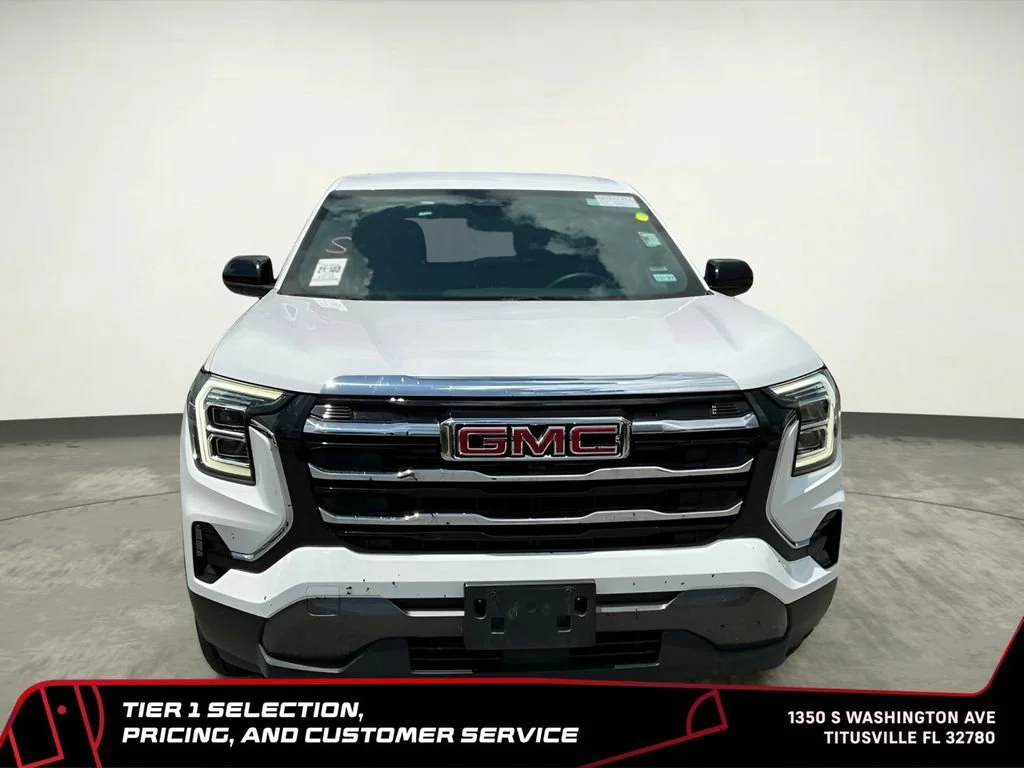 Used 2025 Summit White GMC Elevation image 9