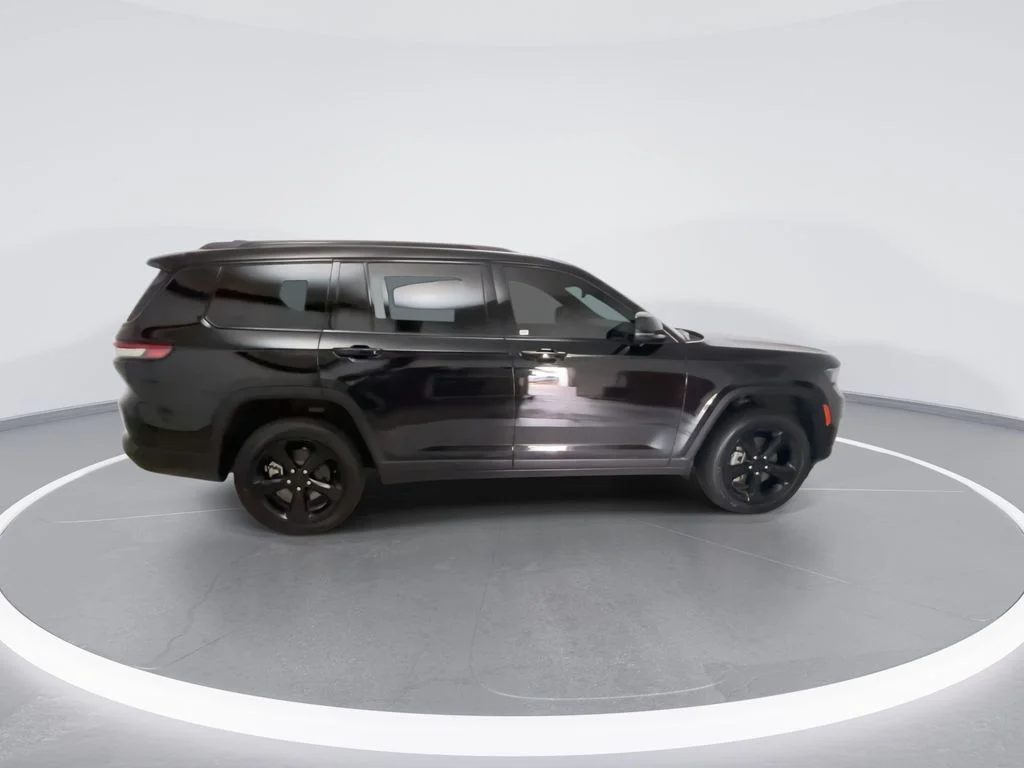 Used 2025 Black Jeep Altitude X image 8