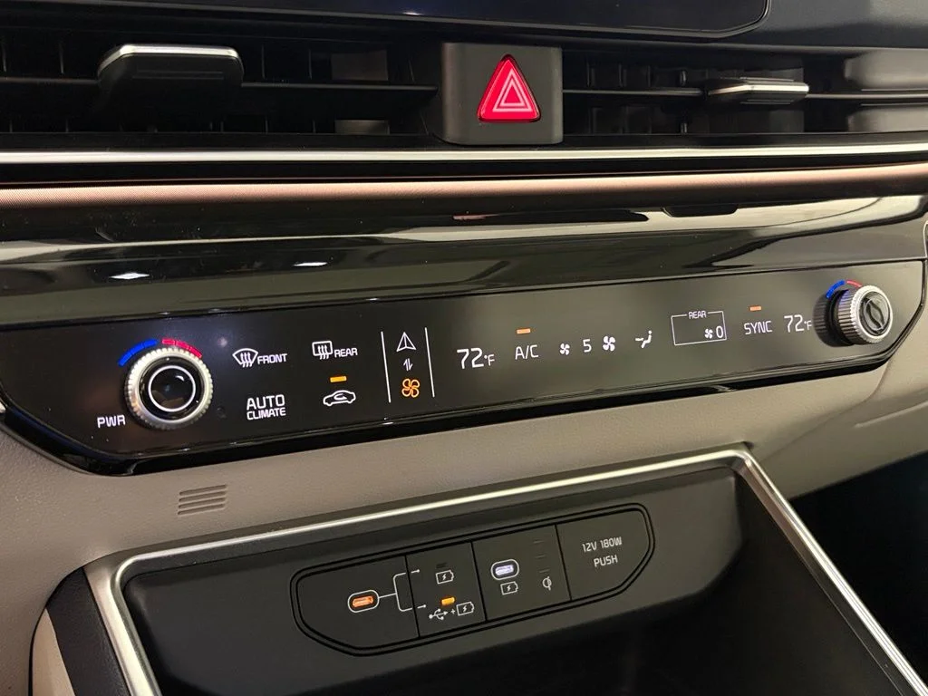 Used 2025 White Kia SX Prestige image 28