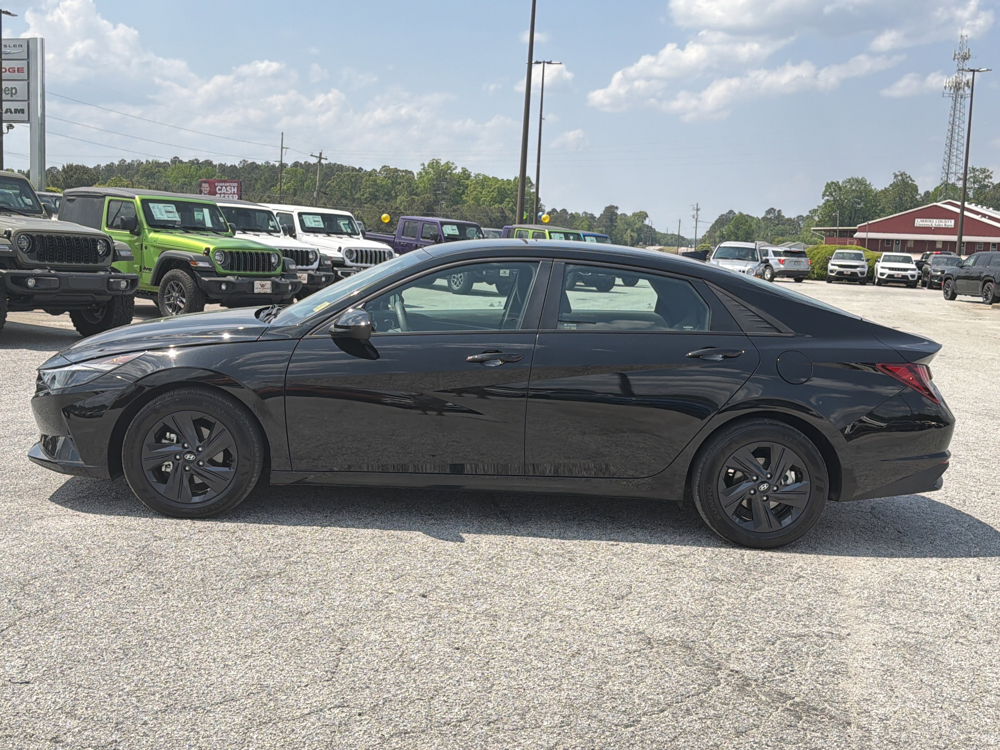 Used 2022 Phantom Black Hyundai SEL image 5