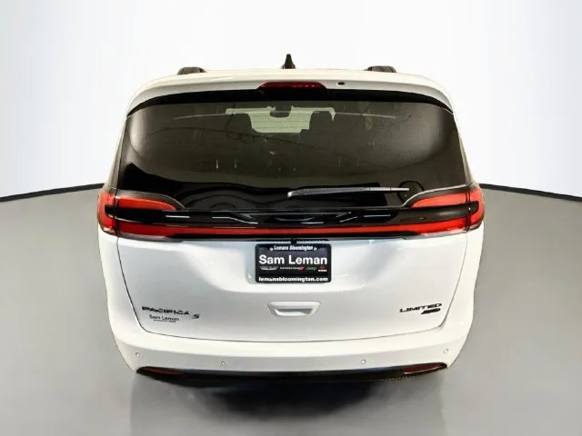 New 2027 White/off-white Chrysler Limited image 6