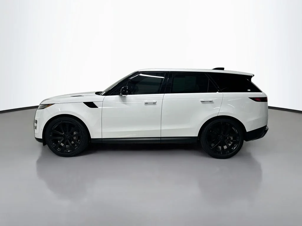 Used 2024 Fuji White Land Rover SE image 2