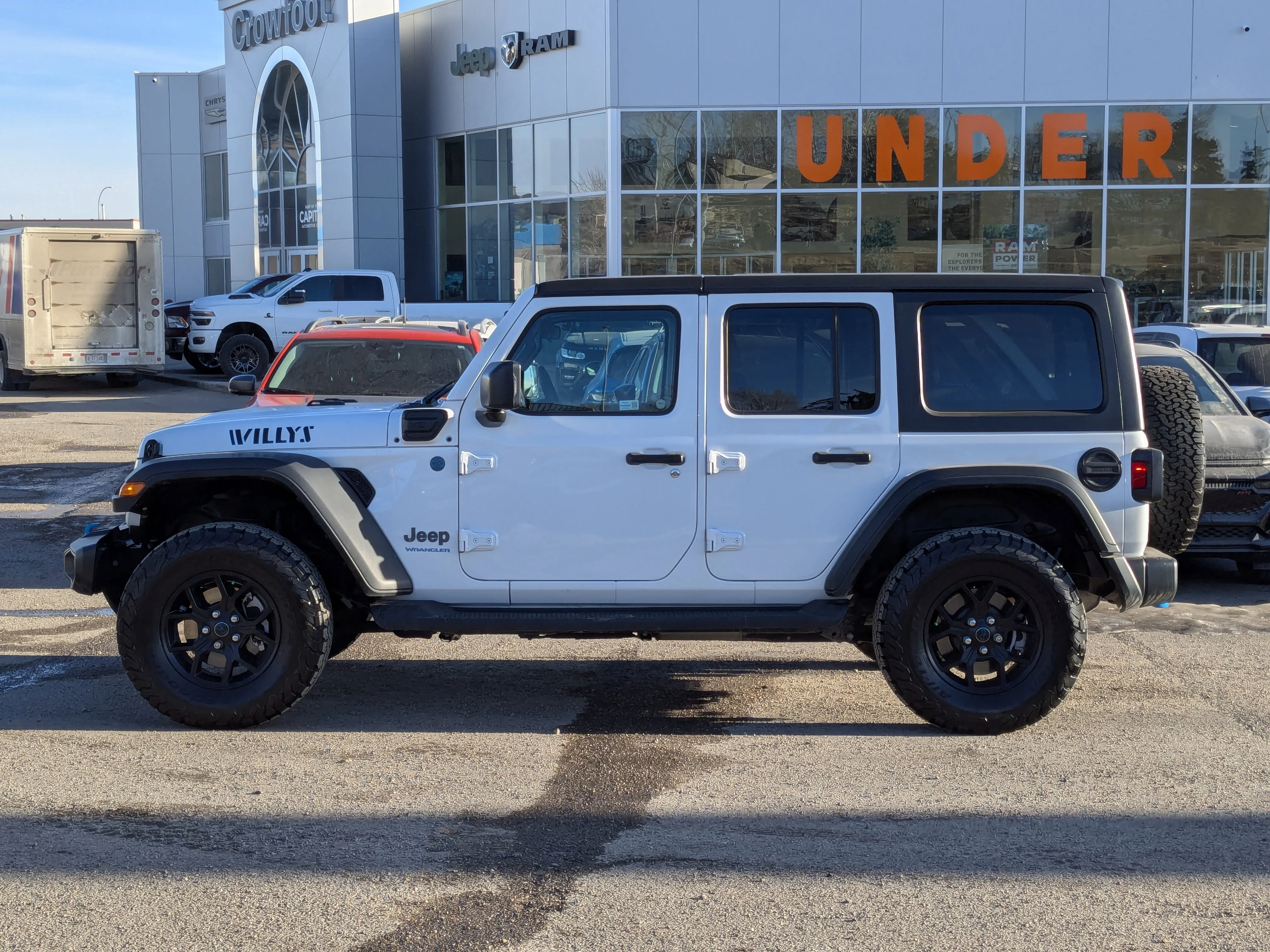 Used 2024 White Jeep Willys-LEDs-Trailer Tow-E-Locker-4XE - - Black Hardtop - 12.3 Display - Selec-Trac & Tons More! image 5