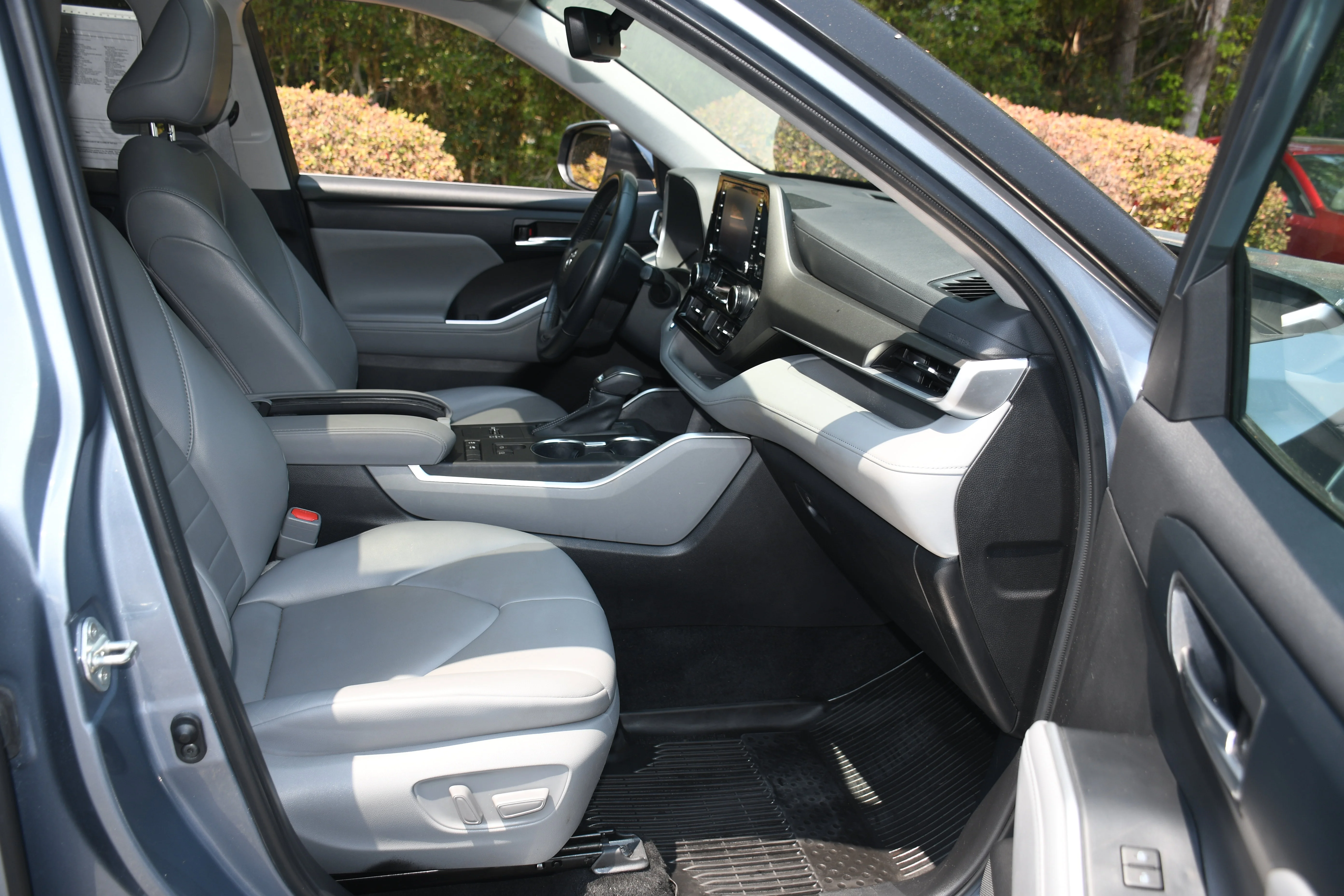 Used 2022  Toyota XLE image 20