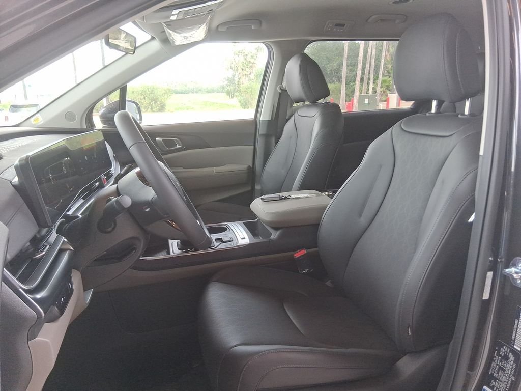Used 2026  Kia LXS image 17
