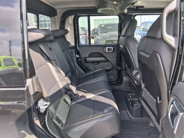 New 2026 Black Clear-Coat Exterior Paint Jeep Sahara image 23