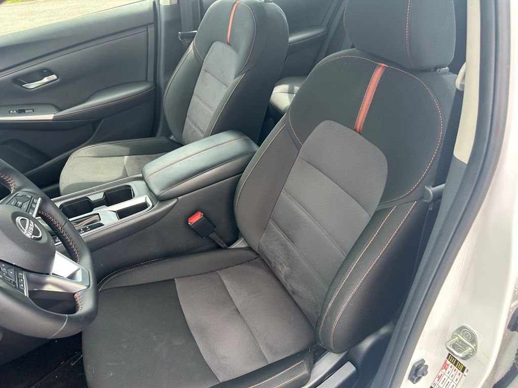 Used 2025 Aspen White Nissan SR image 5