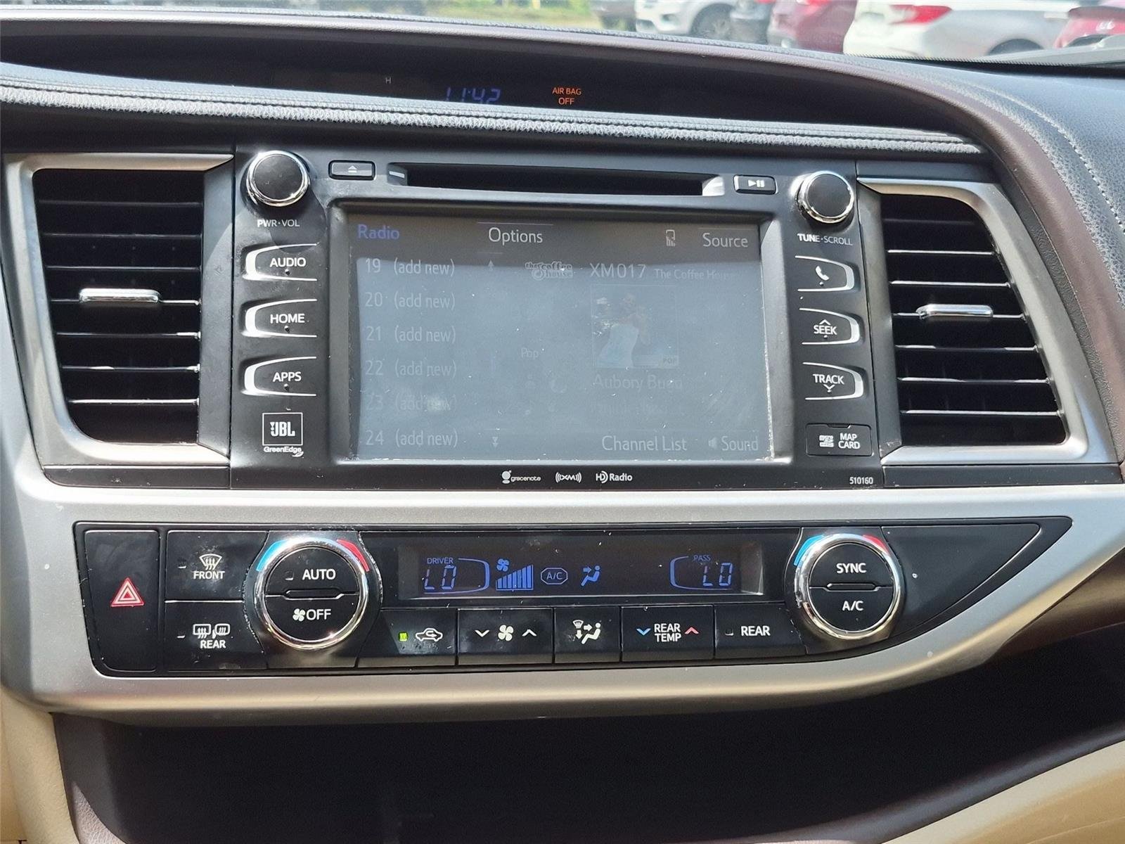 Used 2016  Toyota Limited image 24
