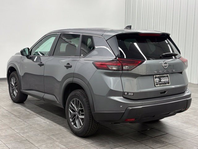 Used 2024 Gray Nissan S image 4