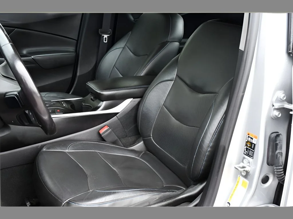 Used 2018 Silver Ice Metallic Chevrolet LT image 16