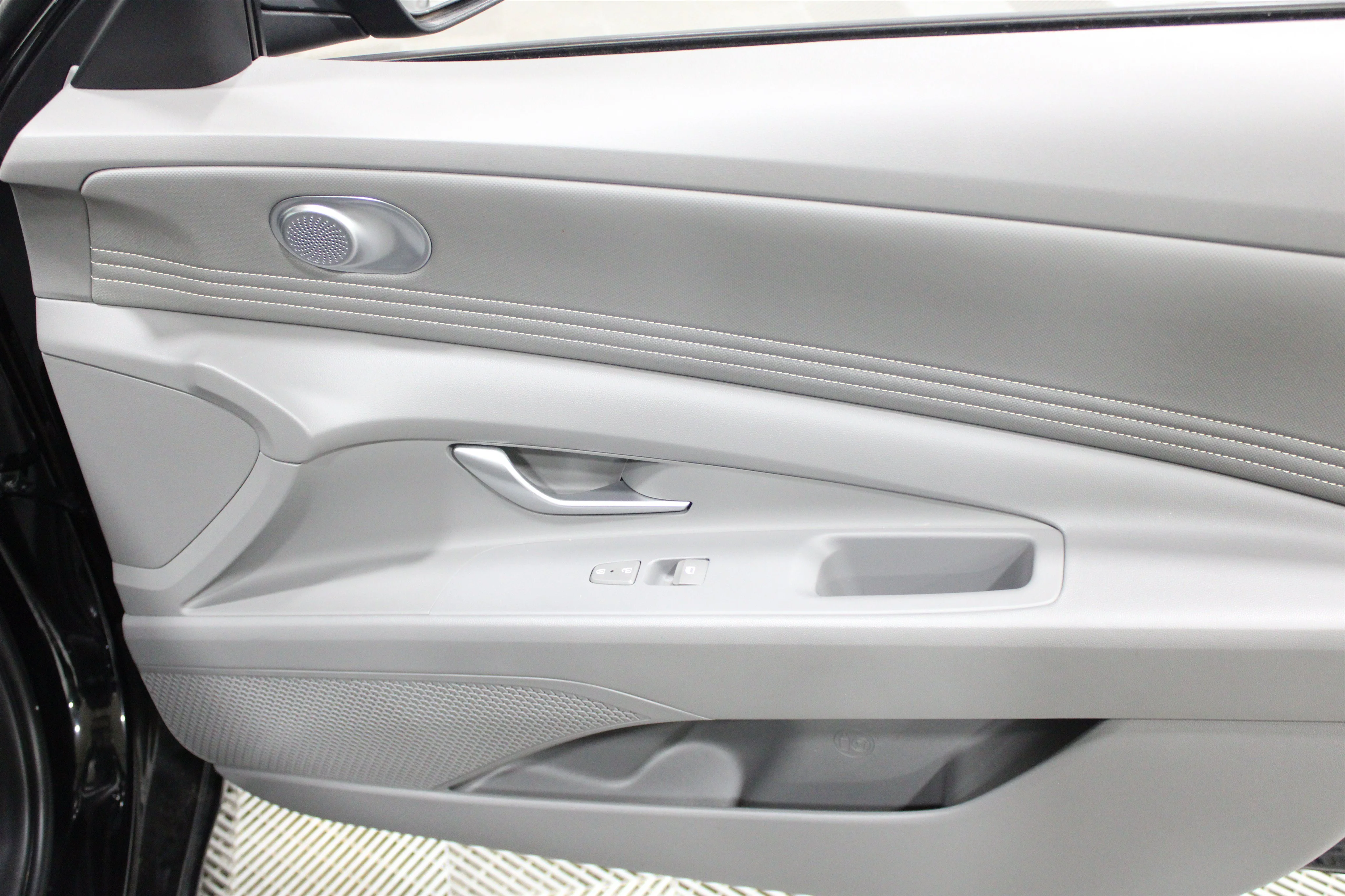 Used 2023 Onyx Black Hyundai SEL image 25