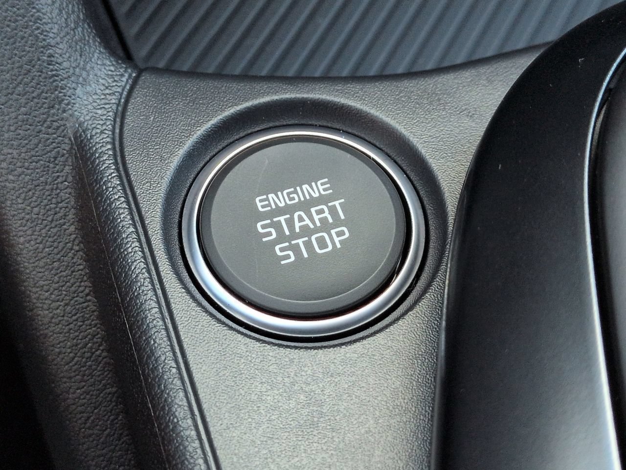 New 2026 Snow White Pearl Kia LX image 29
