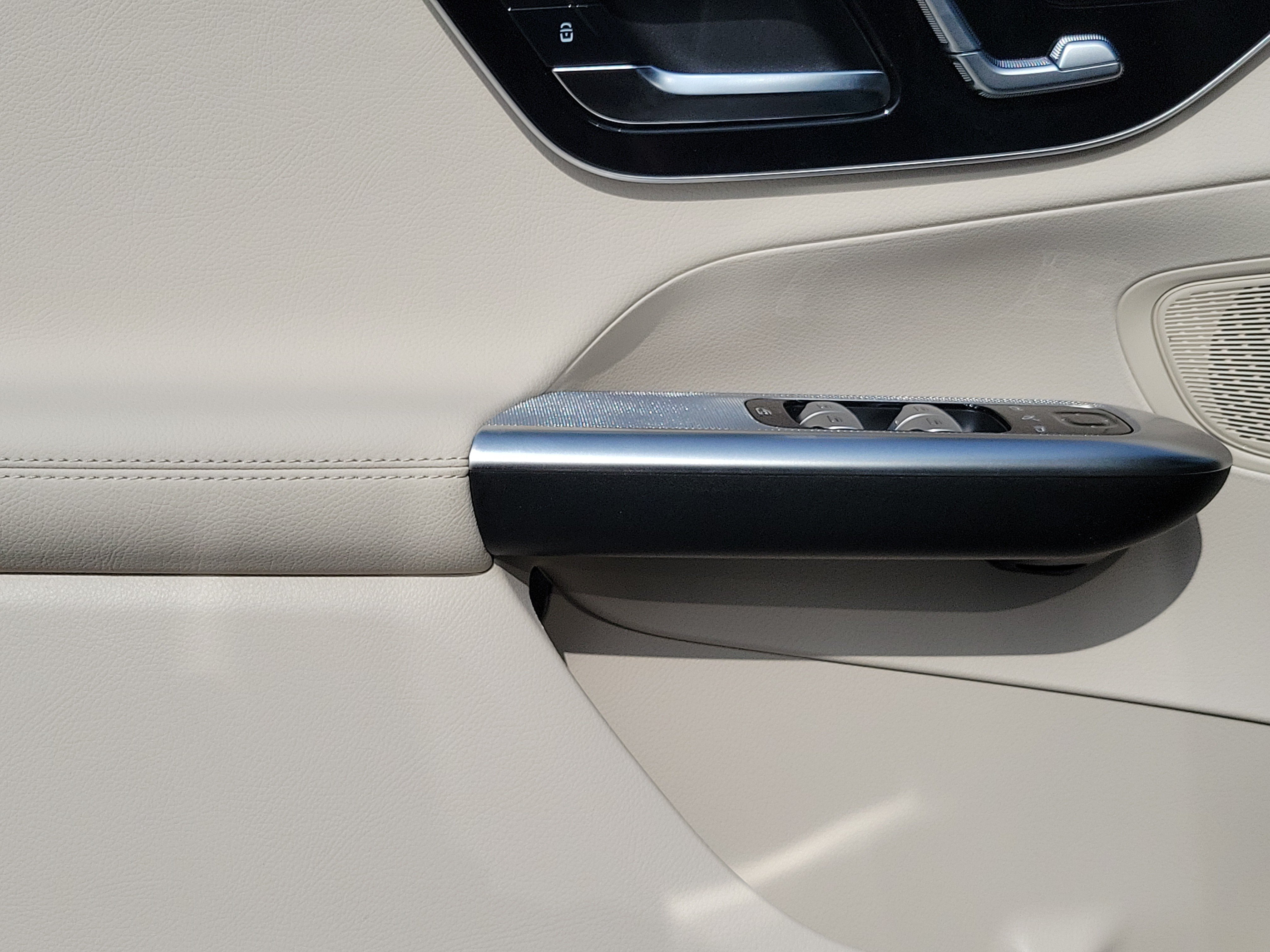 New 2026 Verde Silver Metallic Mercedes-Benz GLC 300 image 48