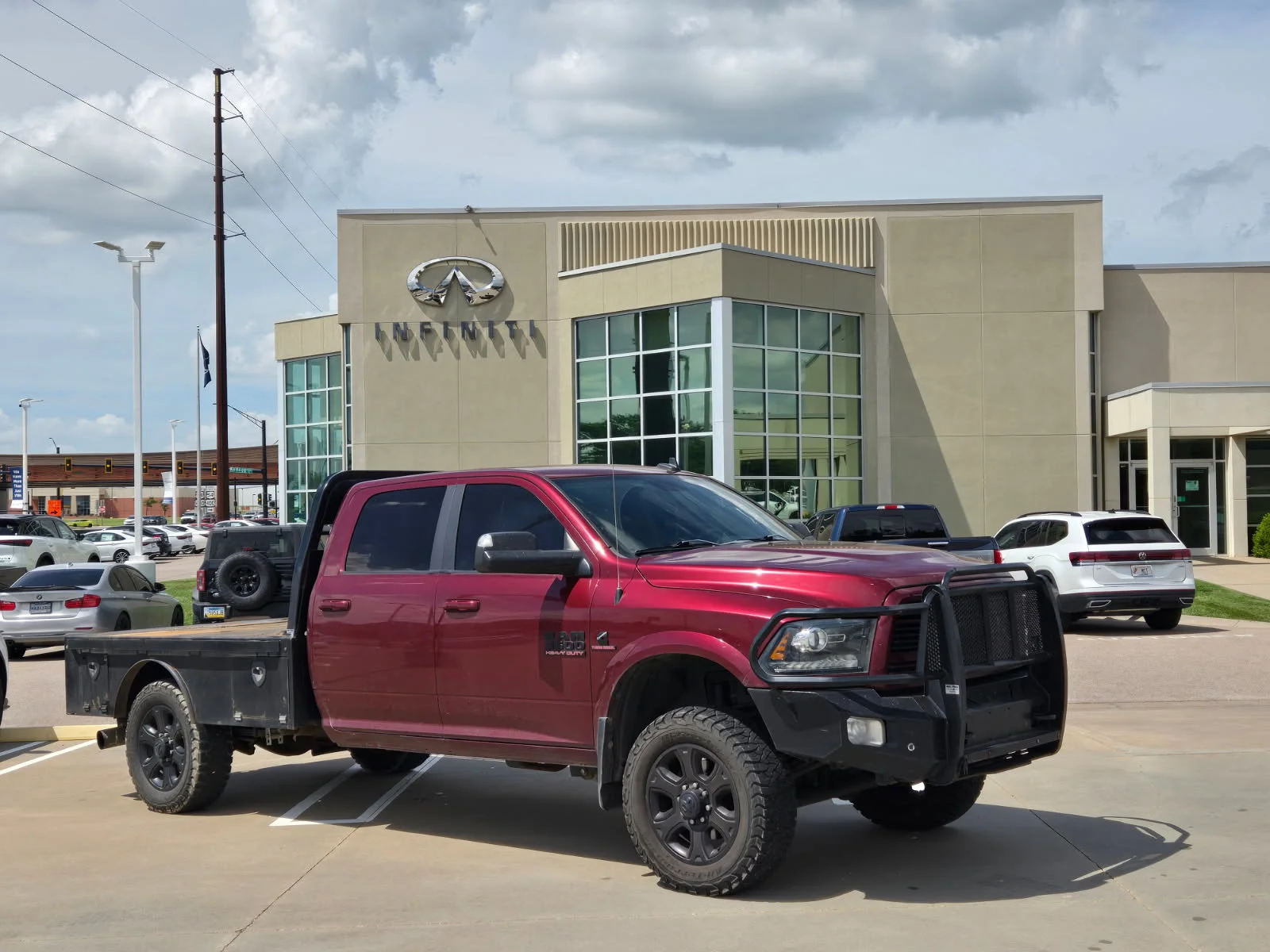 Used 2018 Delmonico Red Pearlcoat Ram Laramie image 1