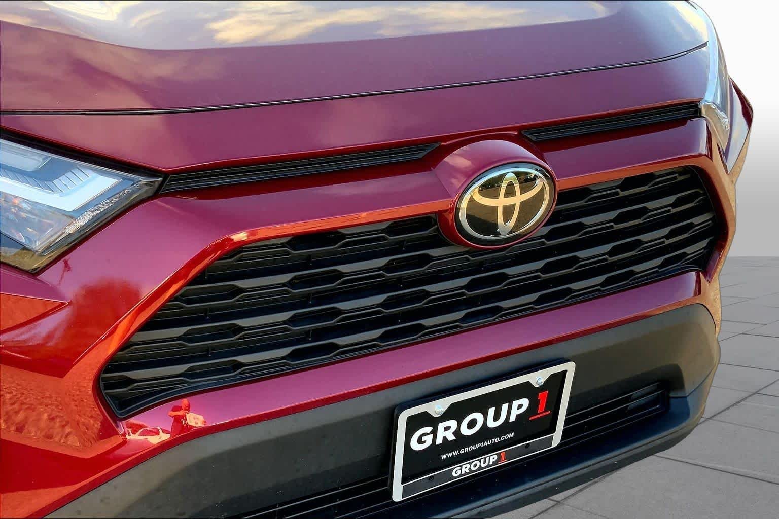 Used 2024 Ruby Flare Pearl Toyota XLE image 30