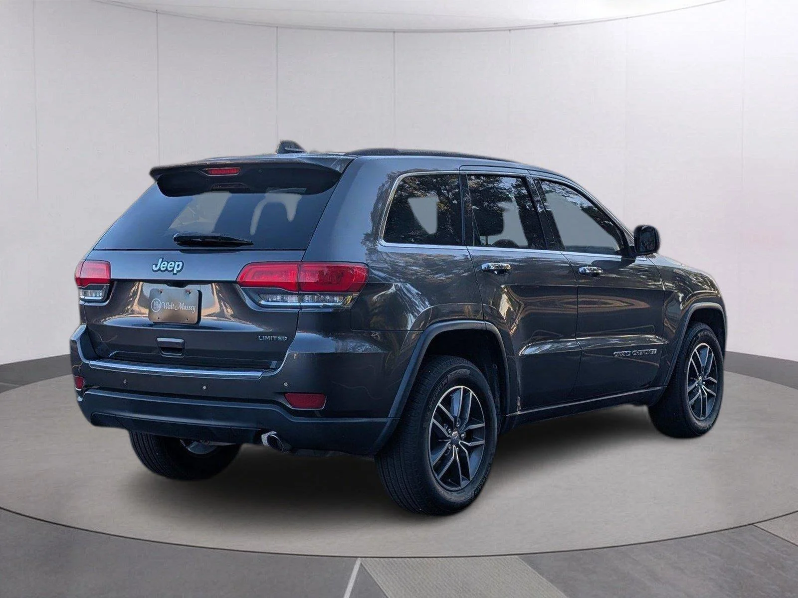 Used 2018 Granite Crystal Metallic Clearcoat Jeep Limited image 7