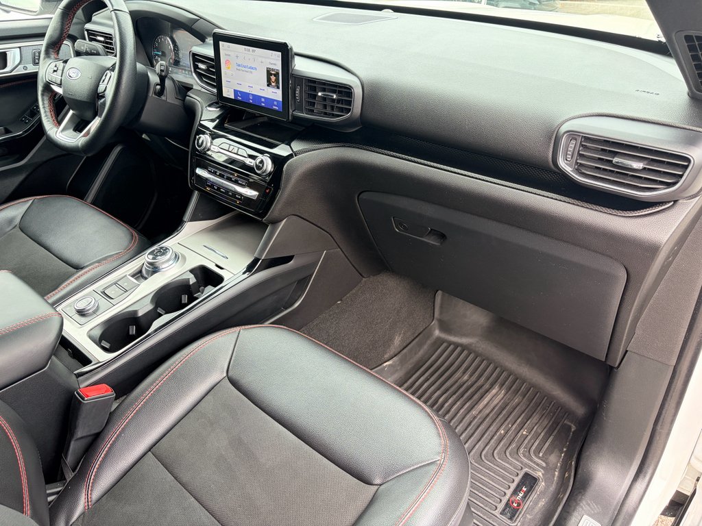 Used 2023 Star White Metallic Tri-Coat Ford ST-Line image 20
