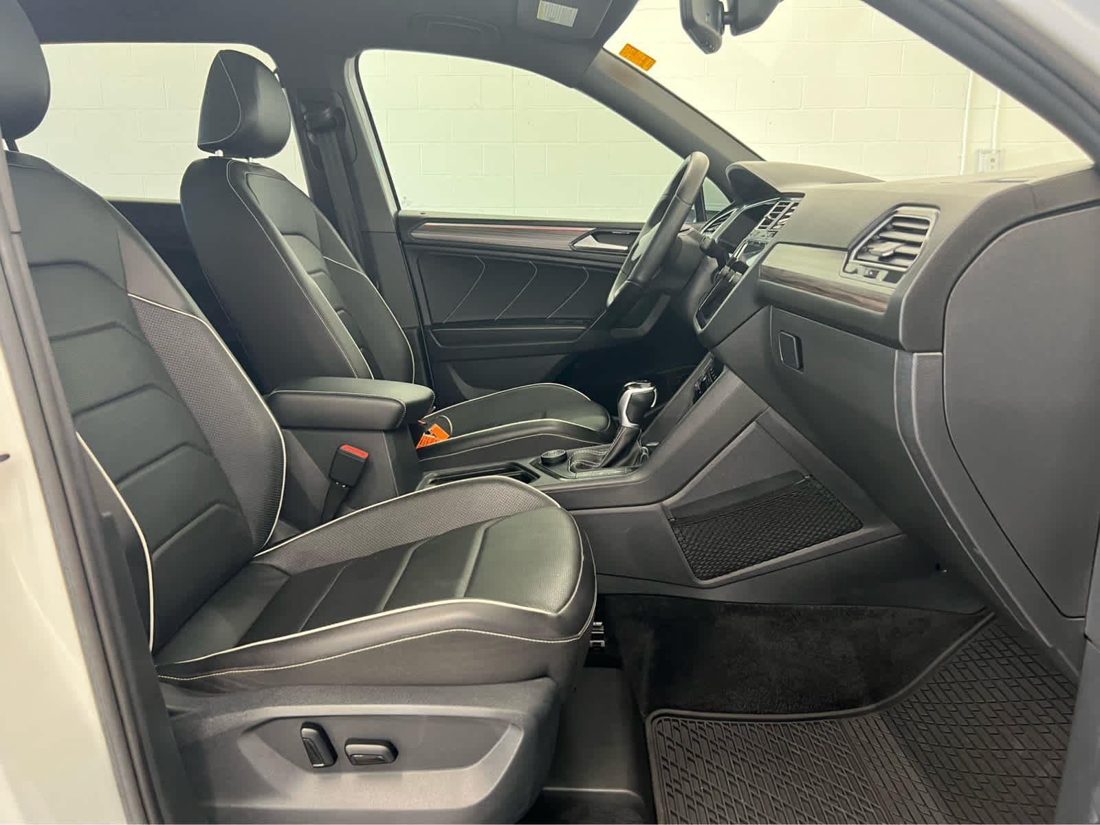 2022 Volkswagen Tiguan SEL R-LINE - Photo 29