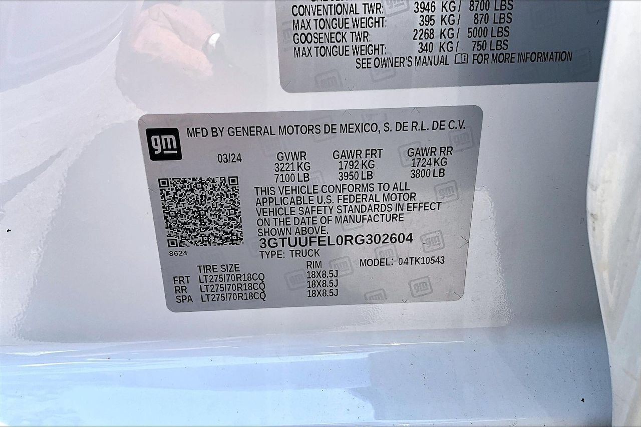 Used 2024 White GMC AT4X image 16