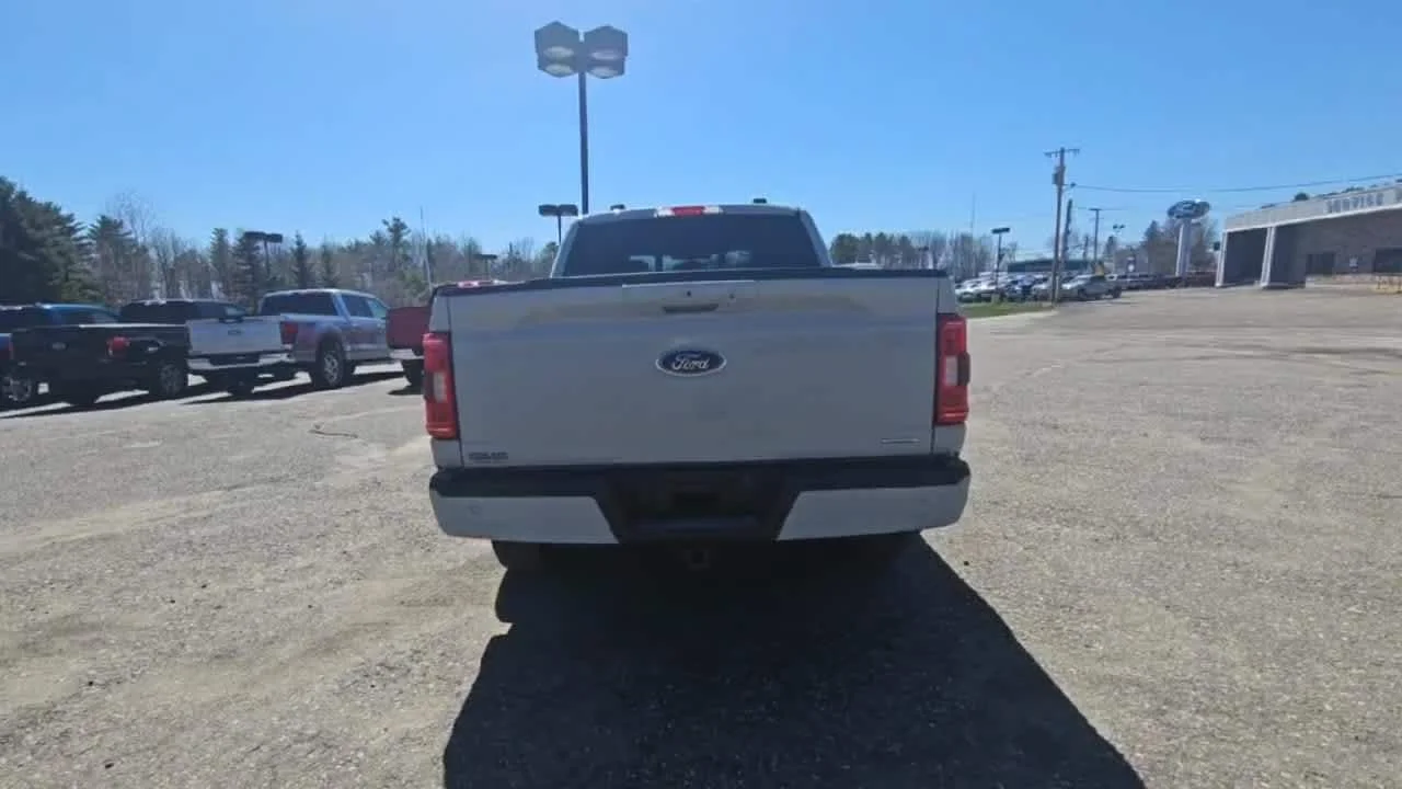 Used 2023 Avalanche Gray Ford XLT image 7